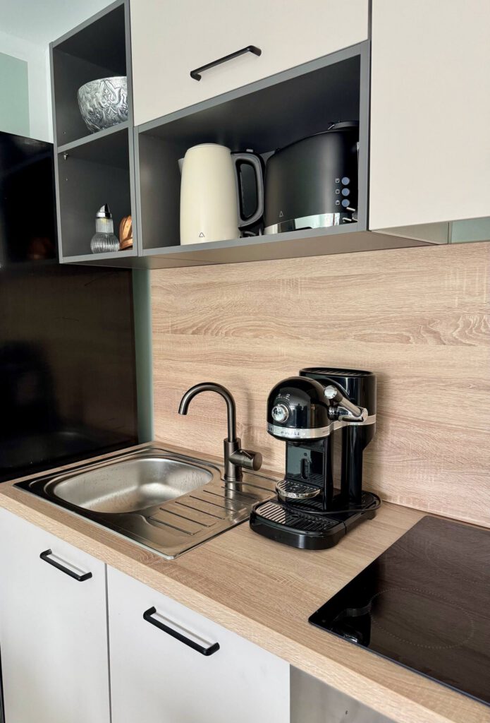 b0f75ae7-b3f5-4e1c-9697-867483c43fbf