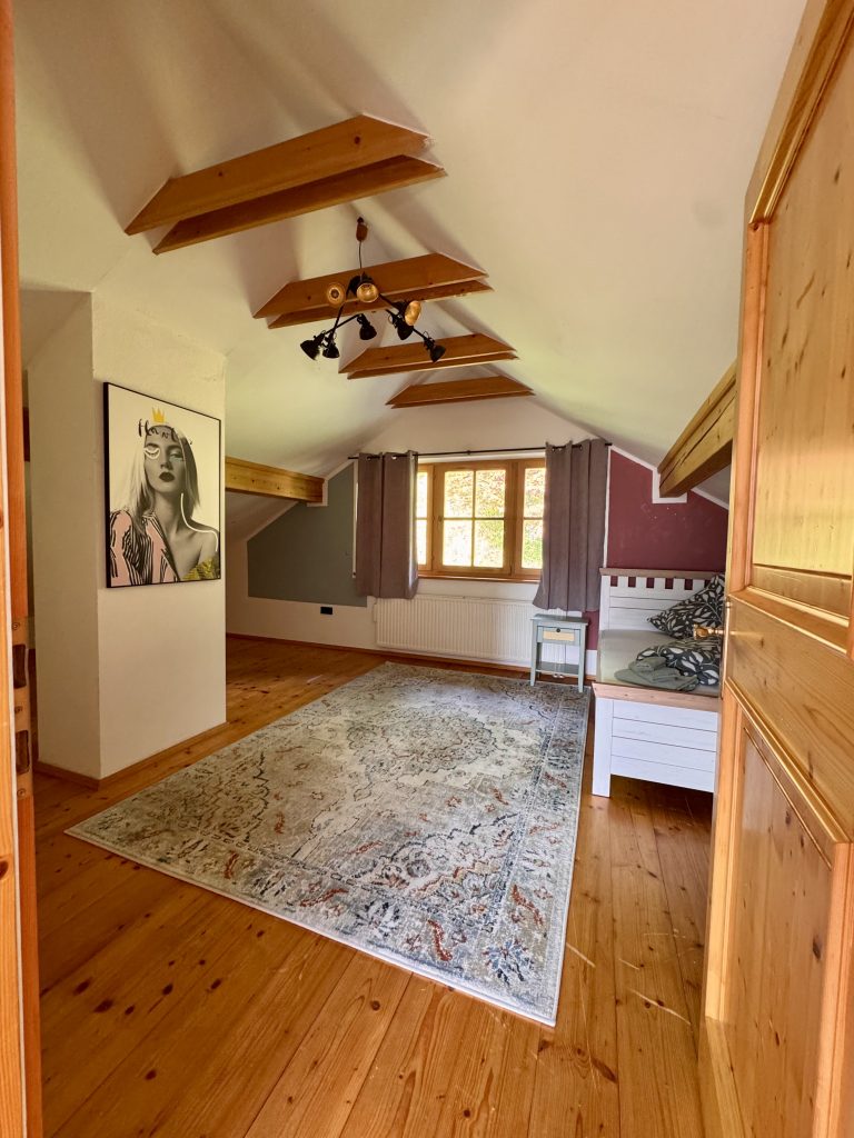 liva-living-ferienhaus-familie-Schlafzimmer Dachgeschoss
